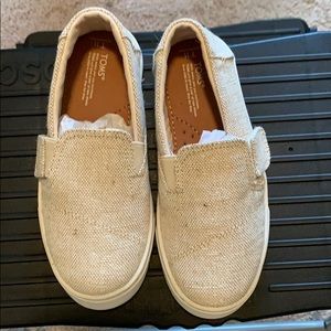 TOMS size 11 NWT